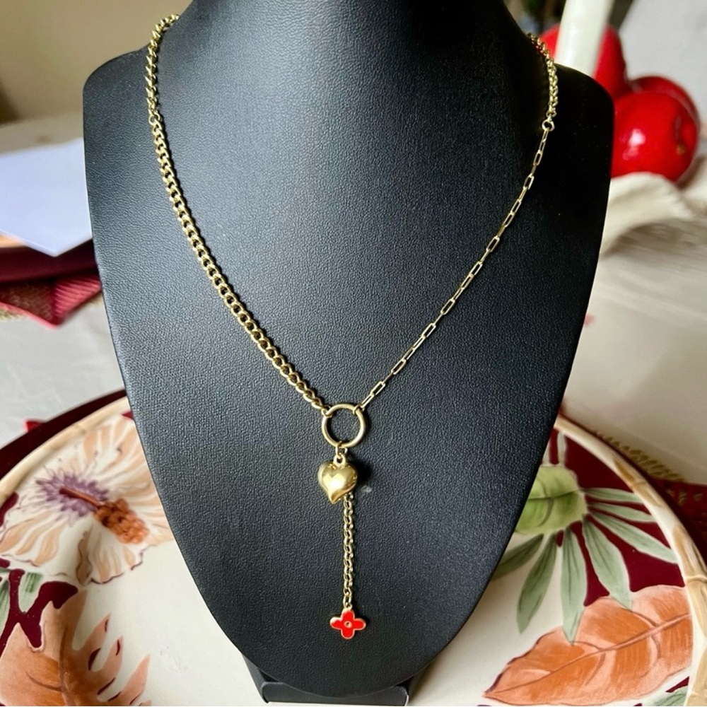 18 Karats Gold Necklace with Heart and Red Charm